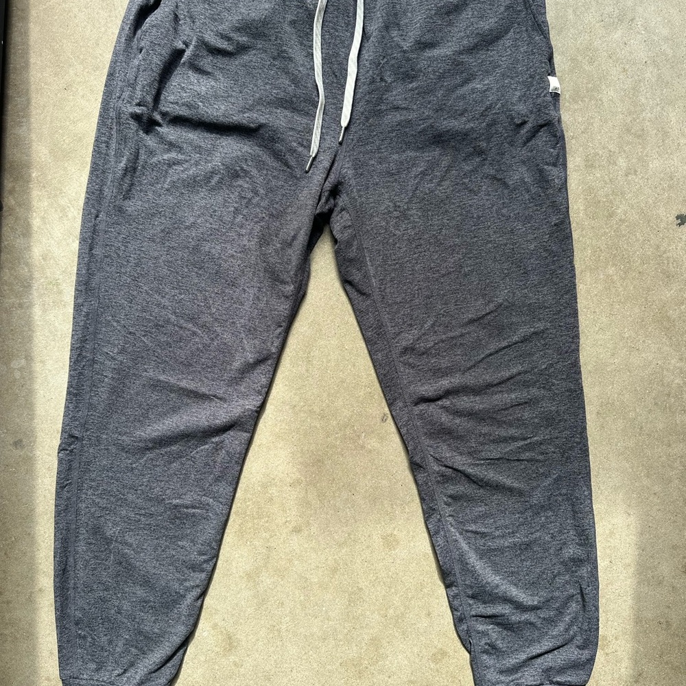 Vuori Performance Jogger in Charcoal Heather